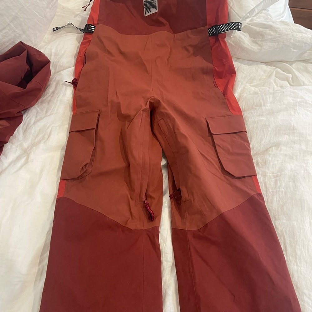 Men's Whitespace 2L Cargo Insulated Bib Pant- faded red/red must/matter brown